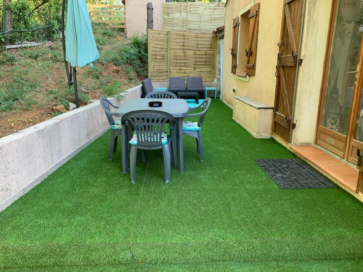 Logement Mabouya Apartamento Brignoles Exterior foto